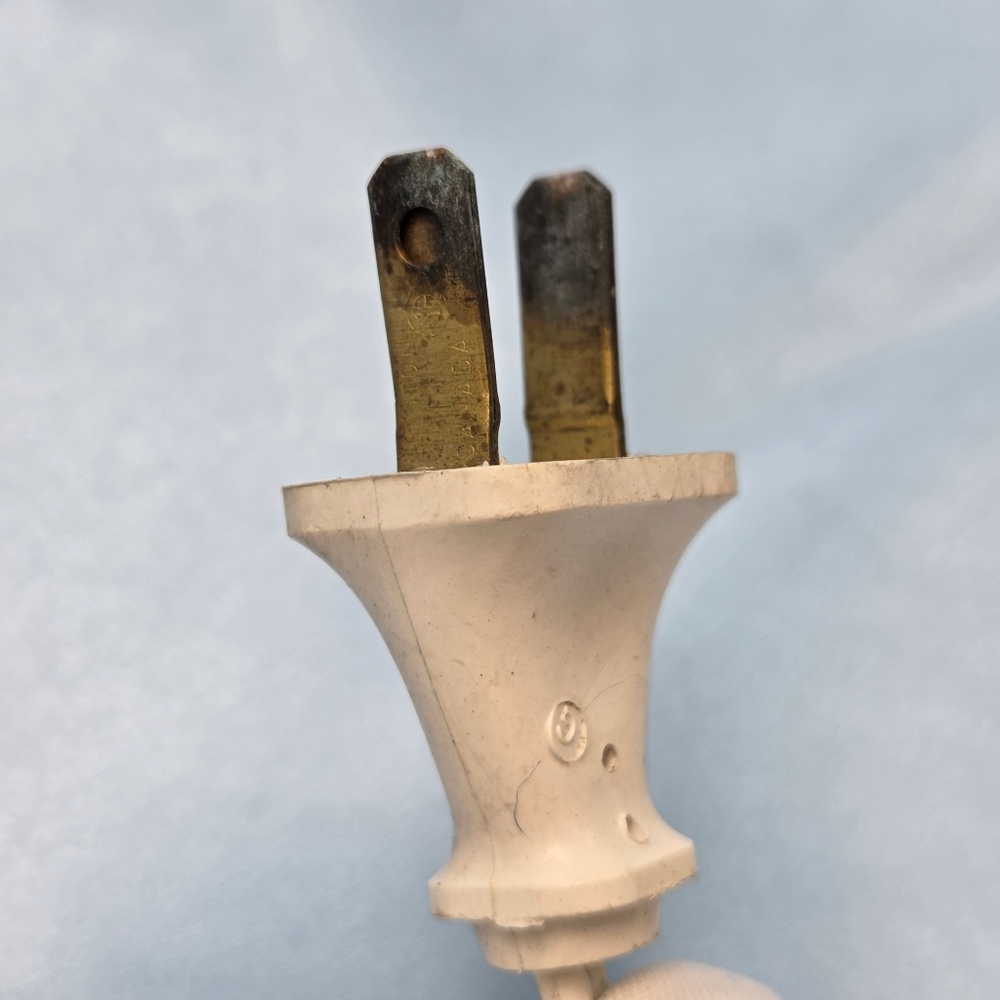 💡Vintage Lyskaer (Canada) Ltd. Mid-Century Modern Desk Lamp - Picture 13 of 15